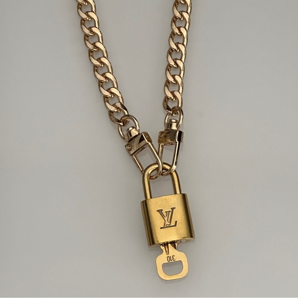 Louis Vuitton padlock #310 with non-branded chain - Picture 1 of 5